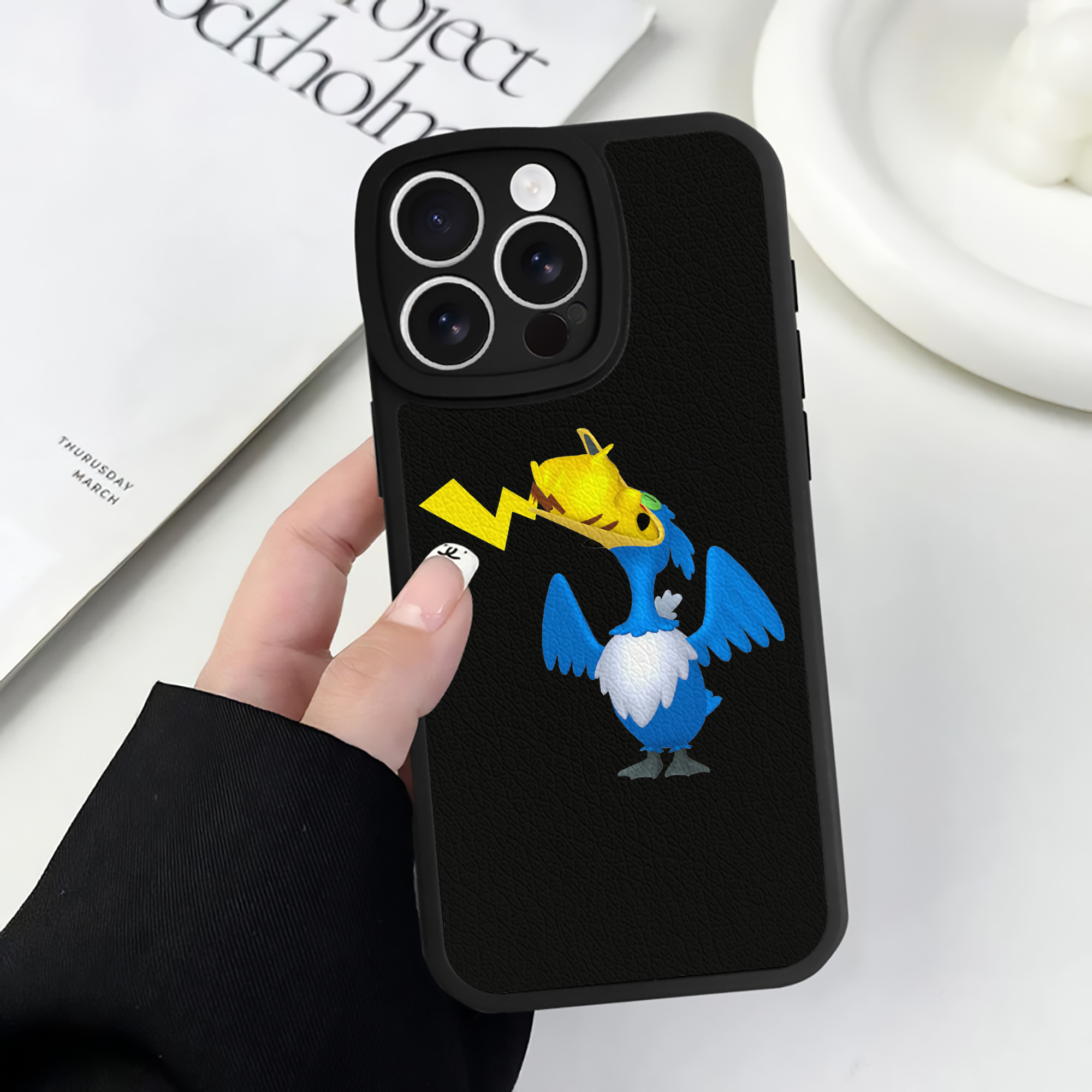 （画像用） ポケットモンスター Pokémon 【iPhone 16シリーズ対応】シリコンスマホケース（レザー調） 材質：シリコン